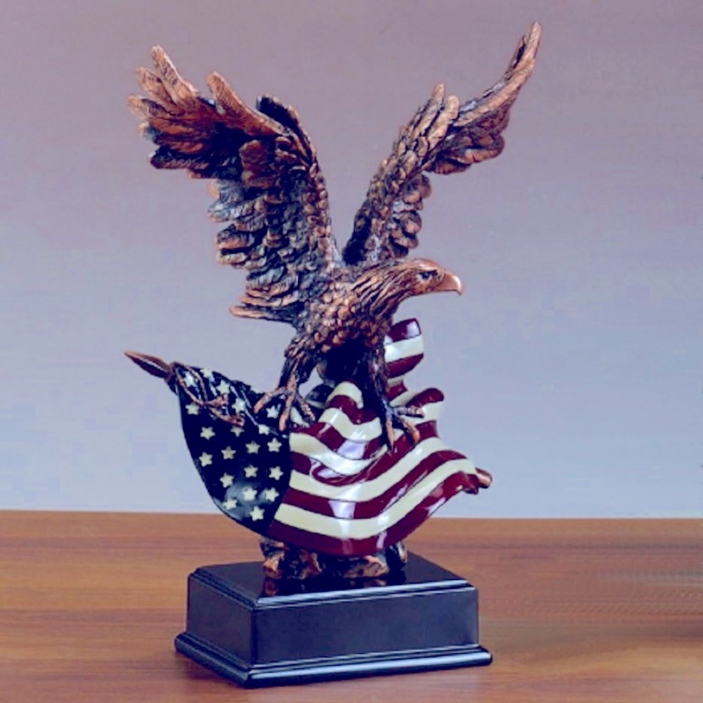 Eagle and American flag figurine, like new!